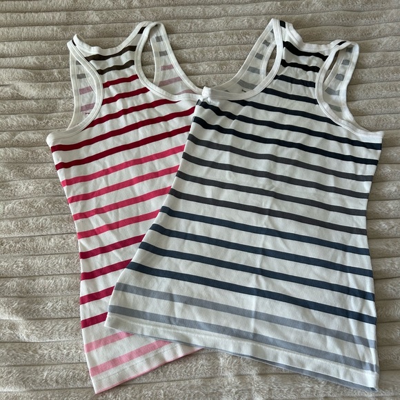 NIKE tanks. - Picture 2 of 3